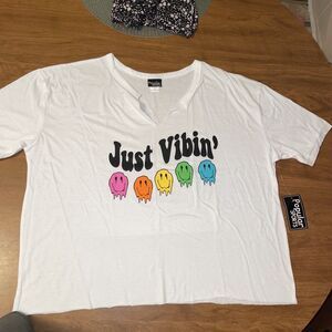 NWT Women's Popular Sports T-Shirt Cropped White Melting Smileys Just Vibin’ 3X